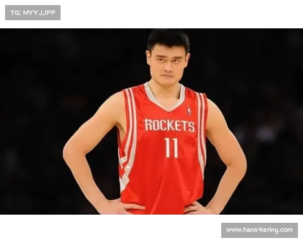 姚明亮相中国赛与独行侠老板畅谈 称无官职身份更自在 姚明亮相中国赛与独行侠老板畅谈 称无官职身份更自在